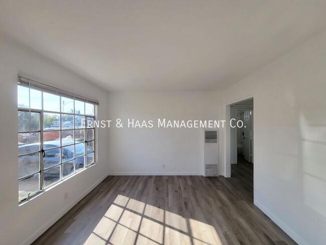 Building Photo - Lovely 1 Bedroom Apartment with Fresh Pain...