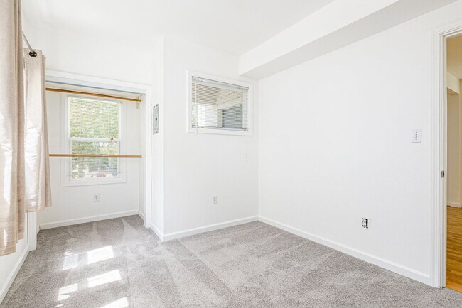 Building Photo - 3830 Clarke St