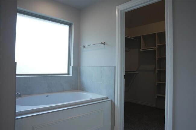 Building Photo - 5216 Bing Cir