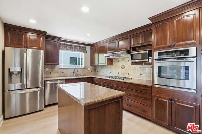 Building Photo - 6646 Franrivers Ave