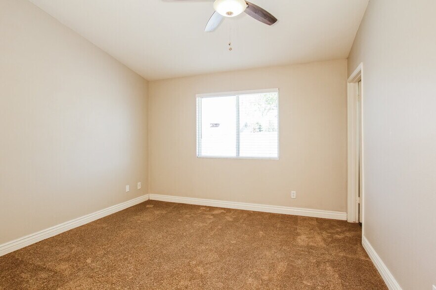 Building Photo - 7014 W Canterbury Dr