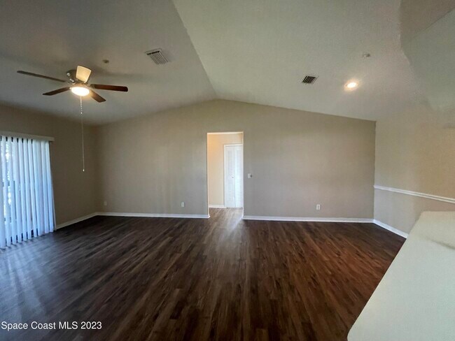 Building Photo - 7667 N Wickham Rd