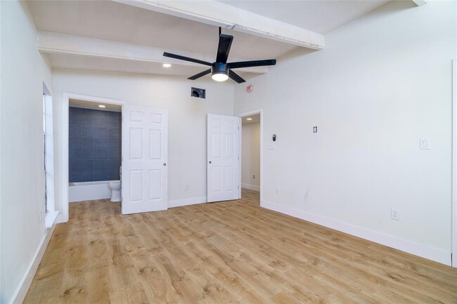Building Photo - 4102 Sherwood Ln