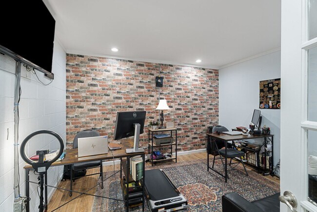 Building Photo - 3100 Franklin St