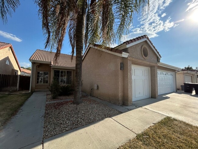 Building Photo - Spacious single story 3 bedroom home seeking new family!