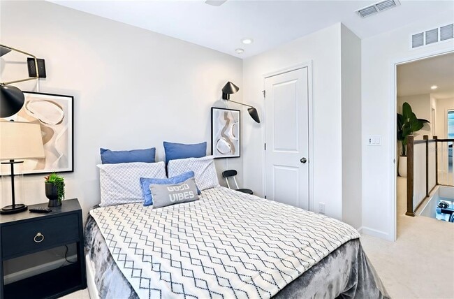 Building Photo - 1120 Lakeshore Breeze Pl