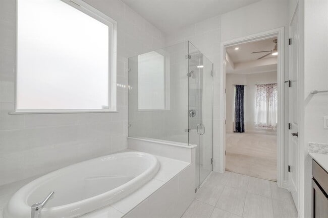 Building Photo - 14921 Iveans Way