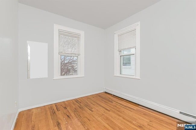 Building Photo - 57 Clinton Pl