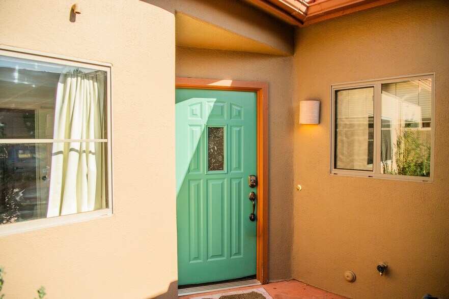 Building Photo - 102 Pine Leaf Ln