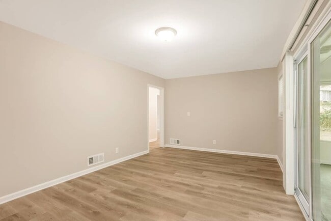 Building Photo - 1706 Laurens Dr SW