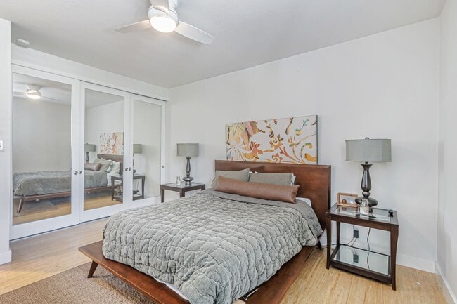 Building Photo - Top-Floor Corner Condo Near Downtown Palo ...
