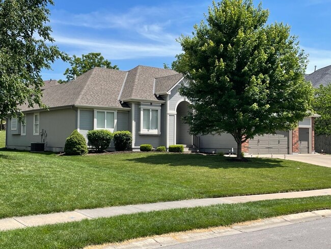 Primary Photo - 505 S Lakeshore Dr