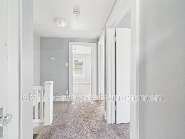 Building Photo - 903 Donald Ave