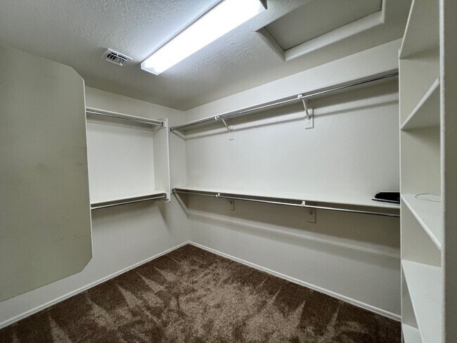 Building Photo - 2880 E Binner Dr