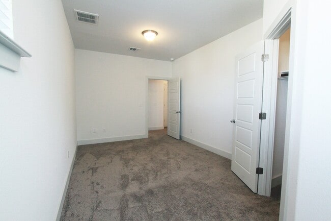 Building Photo - Beautiful Gated Retreat with Vaulted Ceilings, Loft & Private Deck