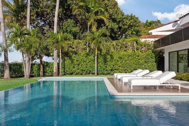 Building Photo - 7972 Biscayne Point Cir