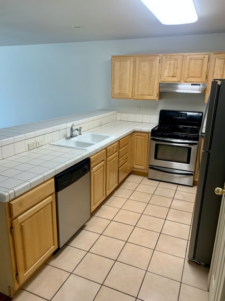 Building Photo - 104 S Yellowstone Ave