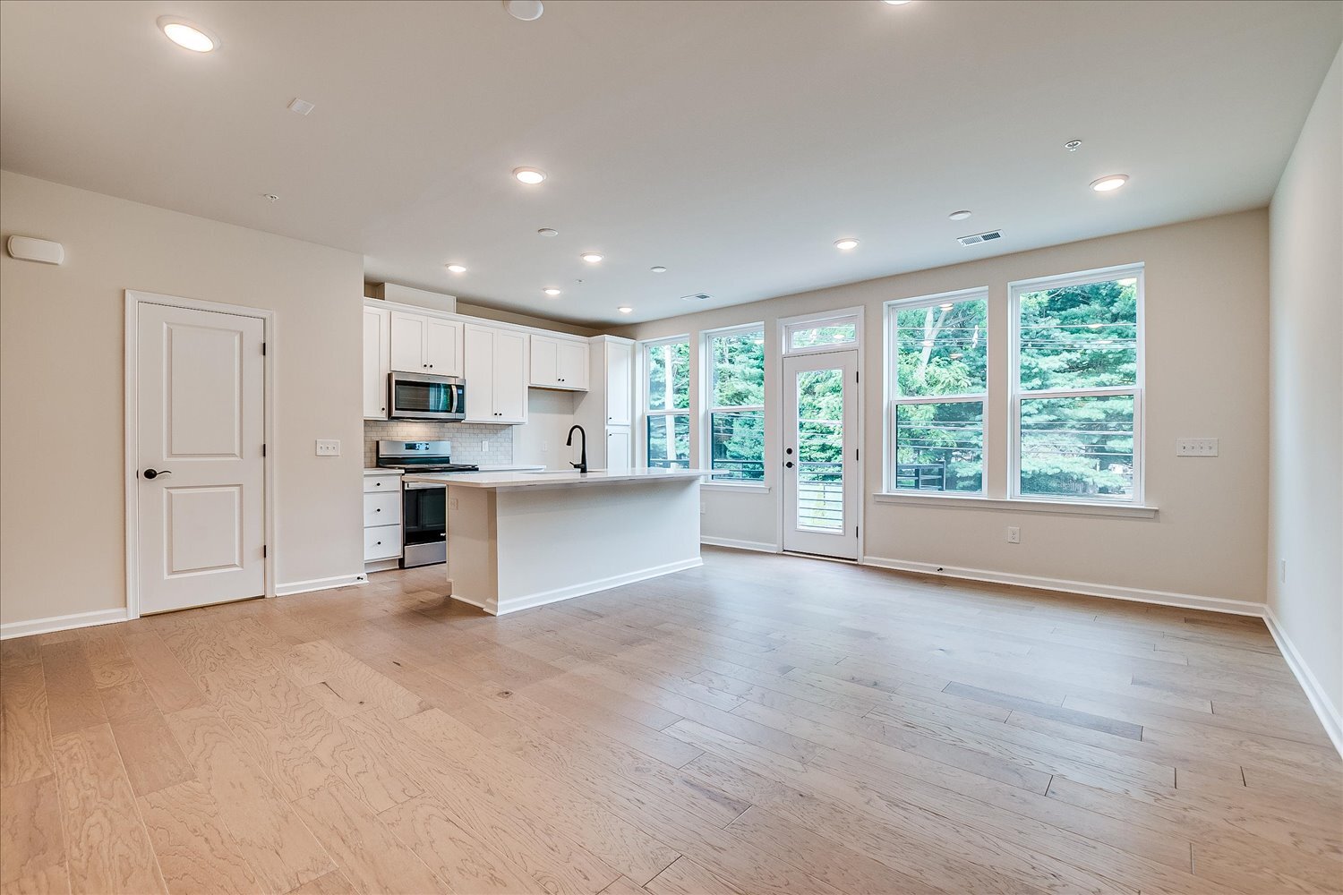 Building Photo - 624 Sadie Cir