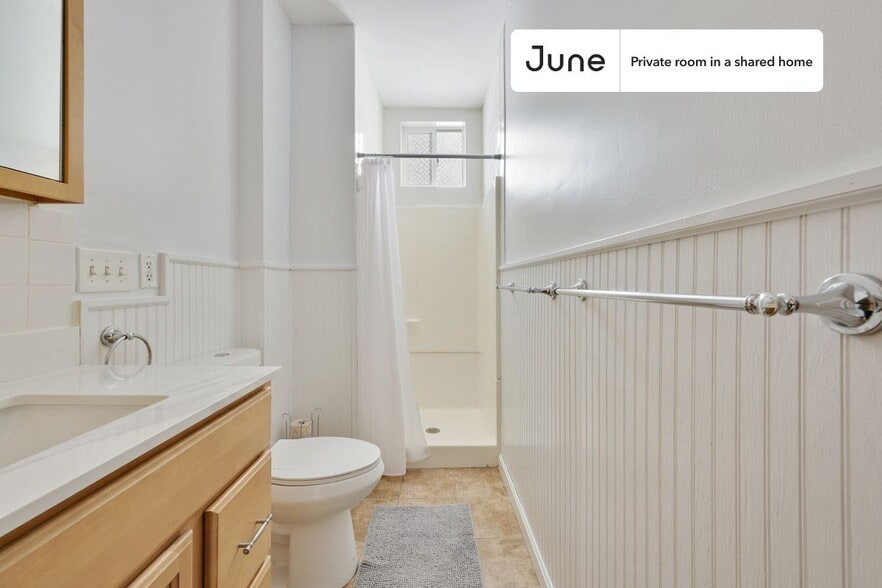 Building Photo - Room in Shared 4 bed/1 bath home