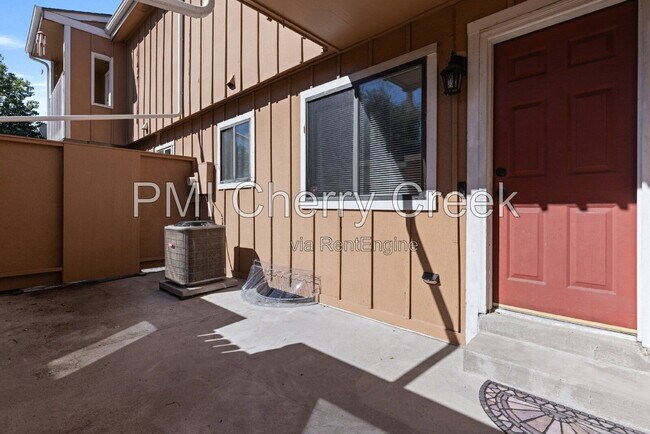 Building Photo - 554 Vance St
