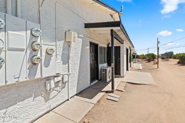 Building Photo - 576 N San Marcos Dr
