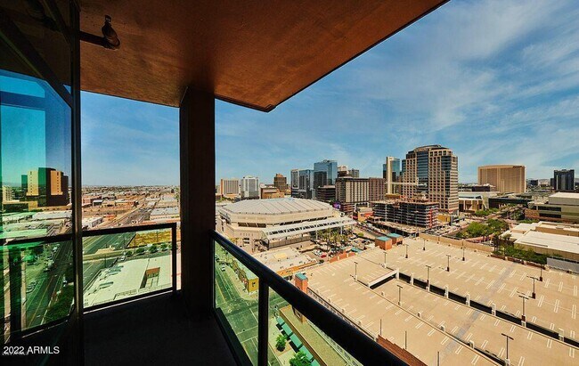 Building Photo - 310 S 4th St