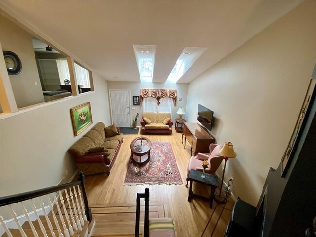 Building Photo - 9 Shadow Brook Ln