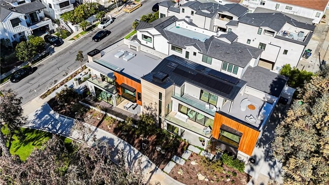 Building Photo - 400 Heliotrope Ave