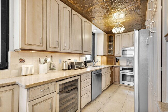 Building Photo - 5380 N Ocean Dr