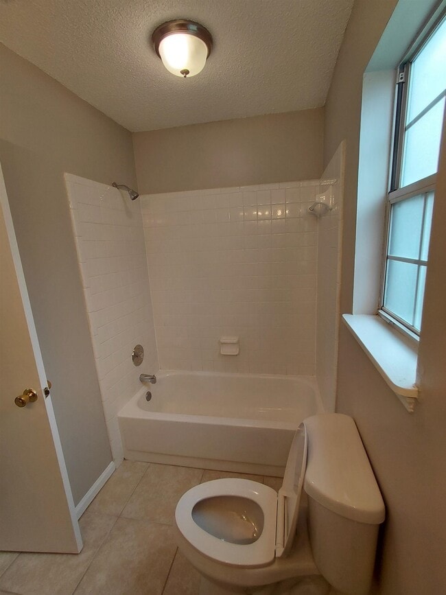 Building Photo - 1347 Lawndale Rd