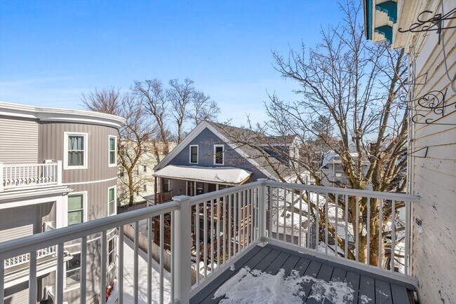 Building Photo - 9 Sumner Square