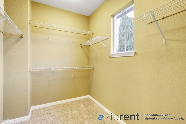 Building Photo - 3 br, 2.5 bath House - 484 N Ventura St, M...