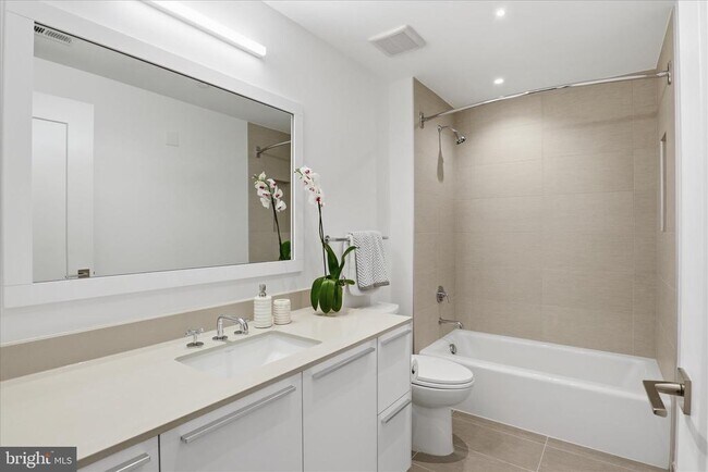 Building Photo - 1201 N Royal St