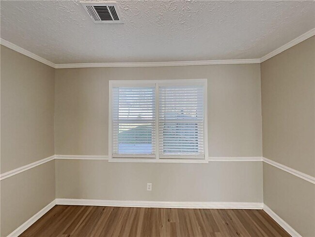 Building Photo - 411 River Point Dr