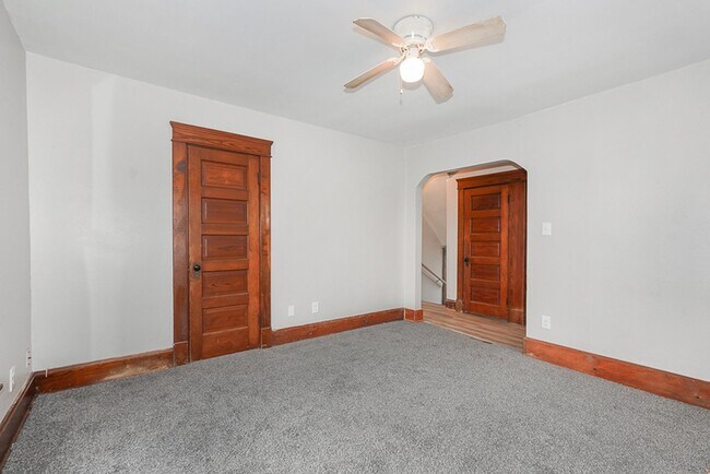 Building Photo - 1025 W 23rd St