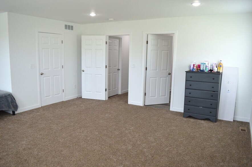 Building Photo - 311 Alberts Dr