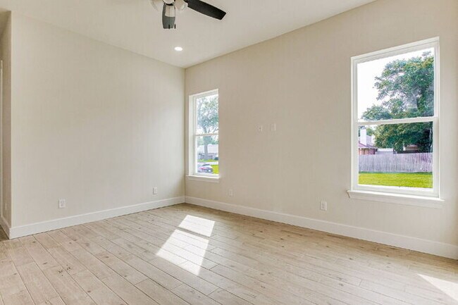 Building Photo - This luxurious new custom home in the sought-after Shadow Grove subdivision is a masterpiece of m...