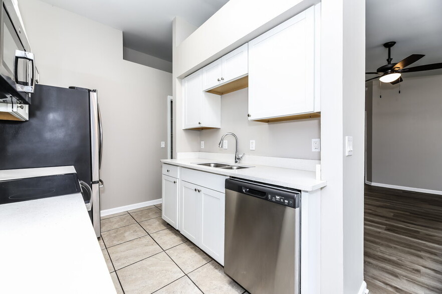 Building Photo - 7619 Pimmit Hills Dr