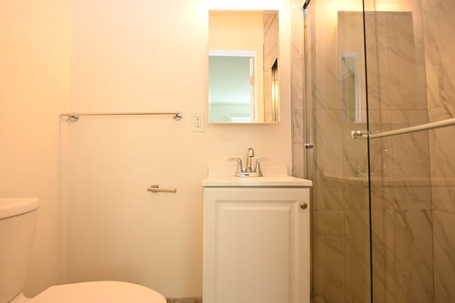 Building Photo - 460 Richfield Dr