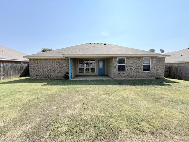 Building Photo - 2409 Gail Dr