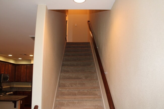 Building Photo - Beautiful 3 Bed, 3 Bath Condo in Perfect M...