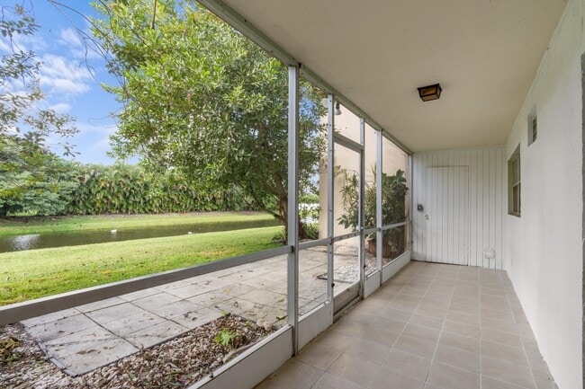 Building Photo - 10693 N Military Trl