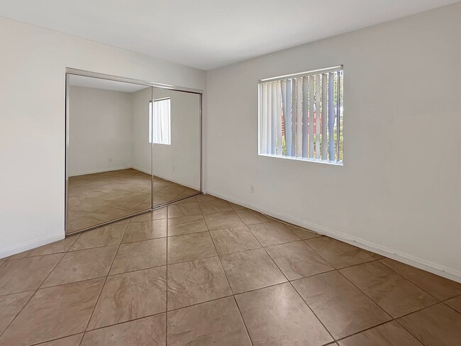 Building Photo - Spacious 3BR/2BA Condo in Rancho San Diego...