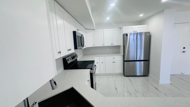 Building Photo - 1600 S Ocean Dr