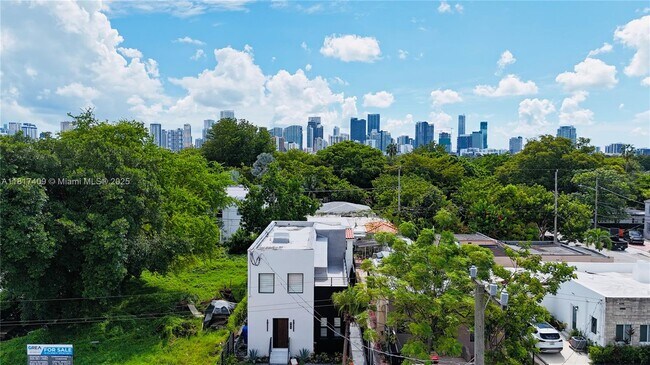 Primary Photo - 905 SW 13th Ct