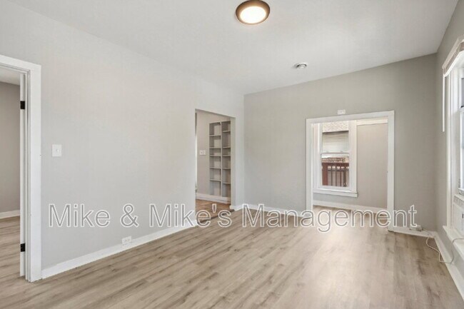Building Photo - 506 E Linus St