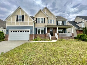Building Photo - 5 bed, 3 bath Nest in Surrey Meadows
