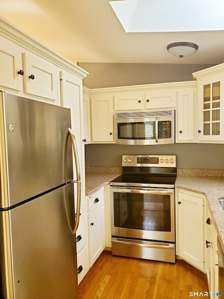 Building Photo - 25 Oakview Cir