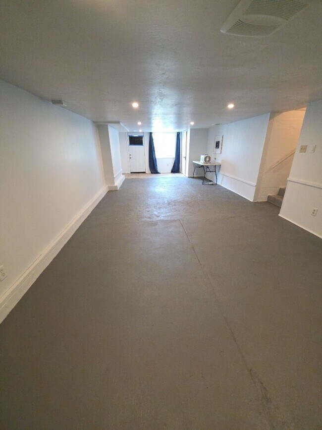 Building Photo - Central Lakeport 3-Bedroom Home