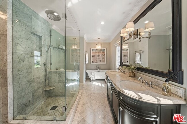 Building Photo - 2107 Coldwater Canyon Dr